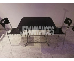 table de cuisine plus deux chaises