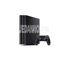 PS4 Pro 1 TO importée presque Neuf avec 1 manette originale 
880 DT