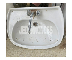 lavabo avec robinet TRES BONNE ETAT prix 120dt