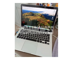 MacBook Pro avec macOS Sonoma 14.5 en très bon état