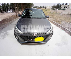 a vendre hyundai i20 ess première main touttops état neuf 0 retouche tel 55090199