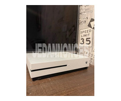 xbox one s avec 2 manettes 
Num: 54139316
prix 650