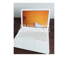 PC portable MacBook blanc