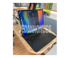 ipad pro 12.9 m1 comme cacheté