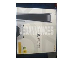 Ps5 Slim Standard avec deux manettes et jeux