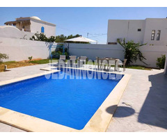 villa avec piscine s+4 par nuitée à Djerba