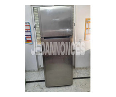 Un frigo Ariston 550 dinars